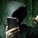 Хакер та смартфон