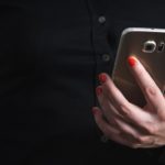 Смартфон в руках