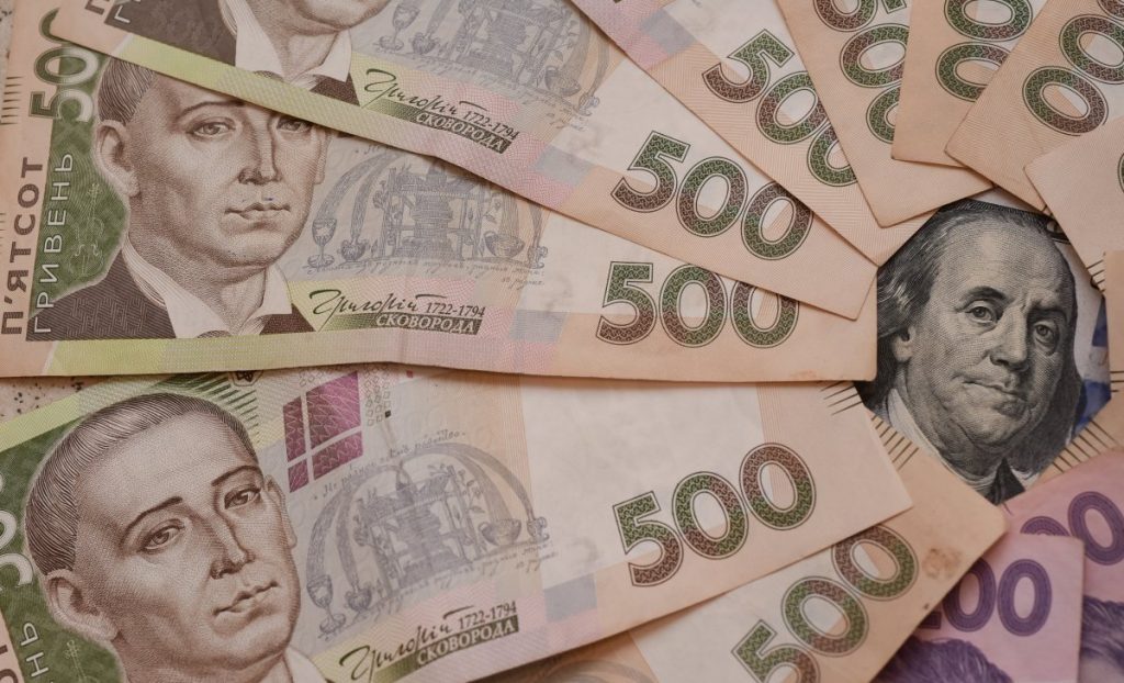 Українцям виплатять по 100 євро під час карантину