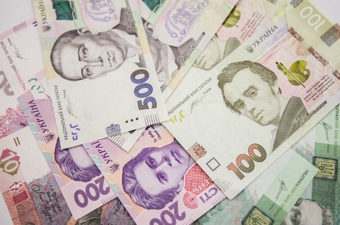 Украинцам выплатят по 100 евро во время карантина