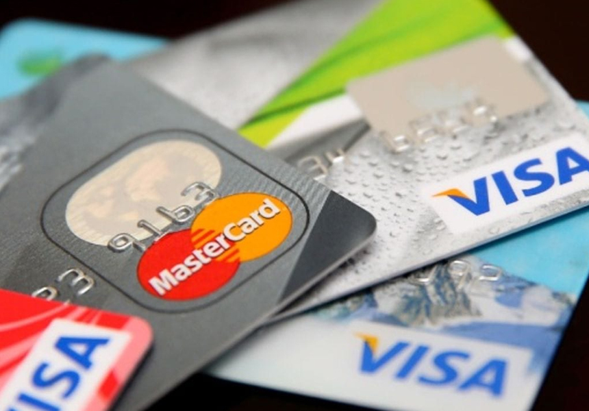 Ощадбанк вирішив замінити кредитні карти іншою технологією
