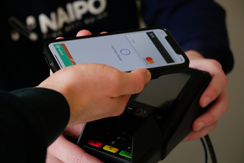 Складено ТОП-3 кращих бюджетних смартфонів з NFC в 2021 році