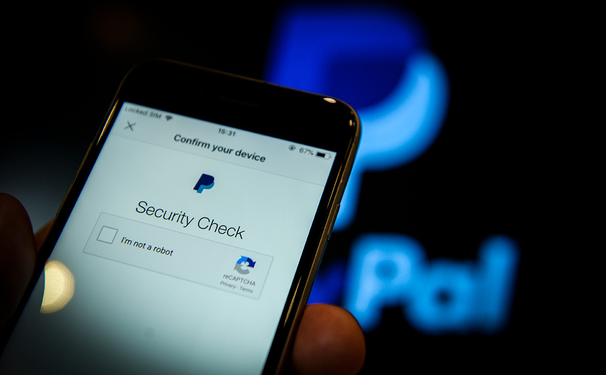 Платіжна система PayPal зупинила роботу в Росії
