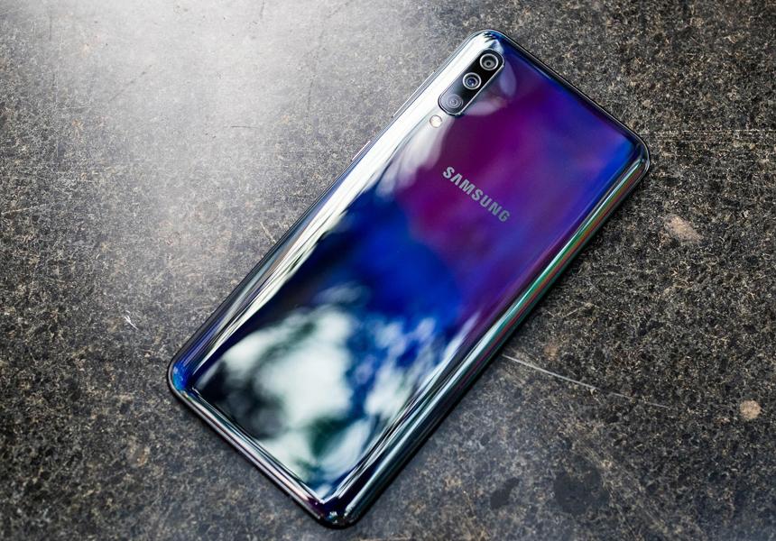 Названі вразливі для злому смартфони Samsung