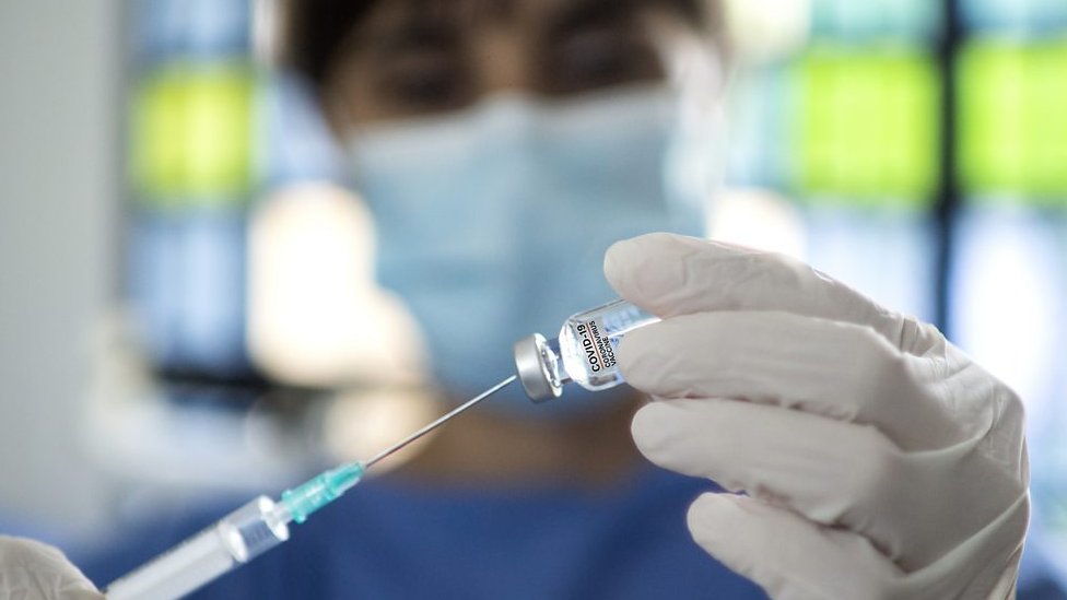 Примусова вакцинація: названа умова її старту в Україні