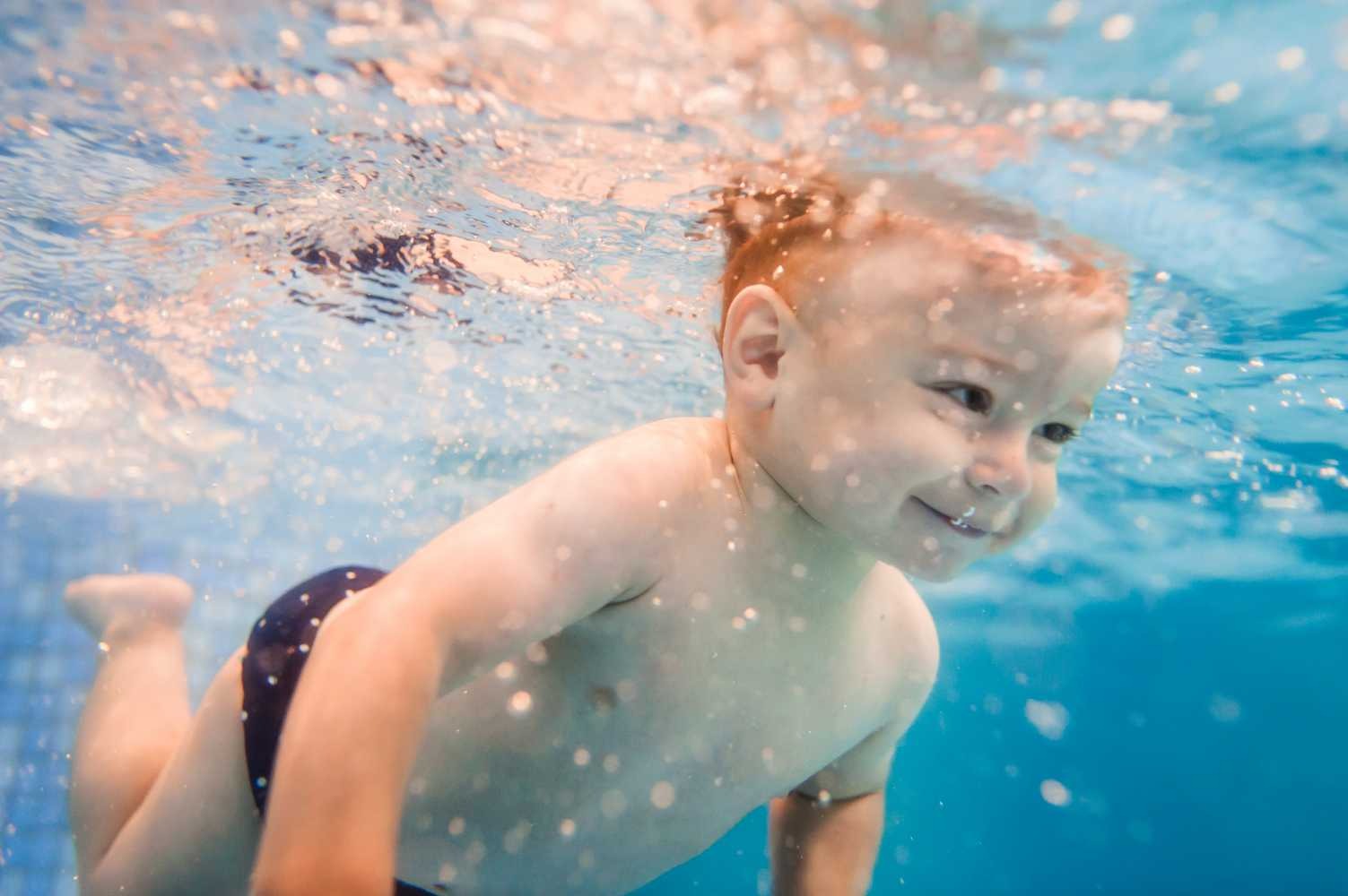 Як плавання впливає на людський організм та кому не варто ним займатись
