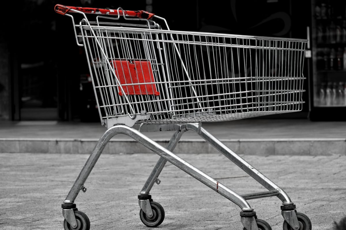 Перелік дефіцитних товарів поповнився: які ще продукти зникли з полиць супермаркетів?