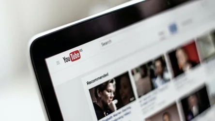 На скільки законно завантажувати відео з YouTube