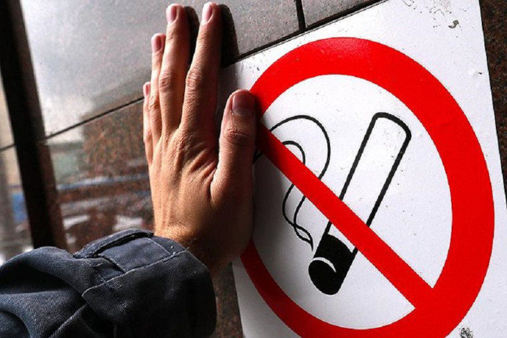 Українців попередили про куріння на вулиці: за це штрафуватимуть