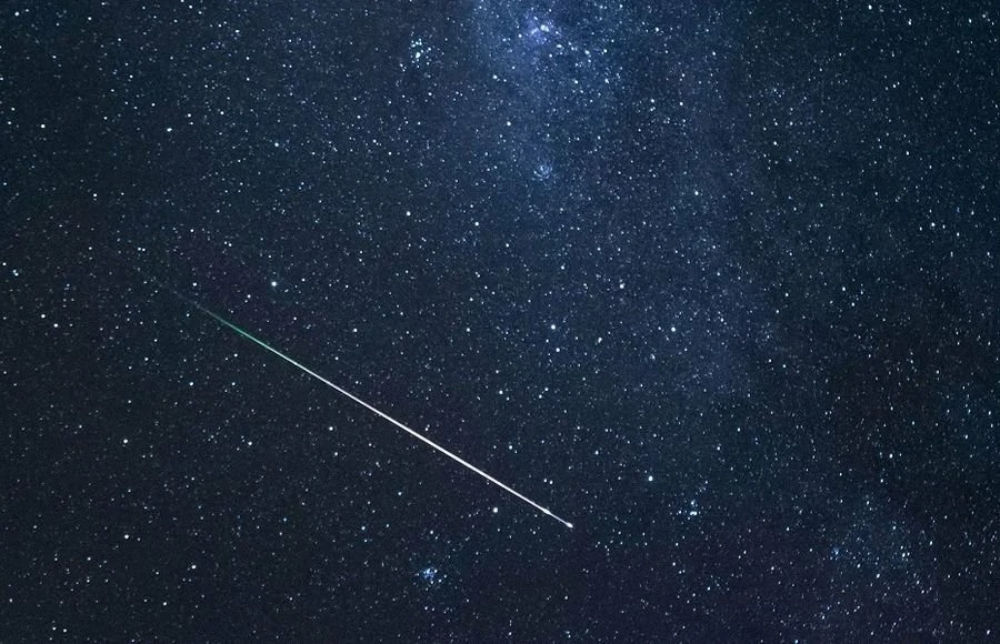 Вчені розповіли, чого чекати якщо в атмосферу вріжеться невеликий метеорит на швидкості світла