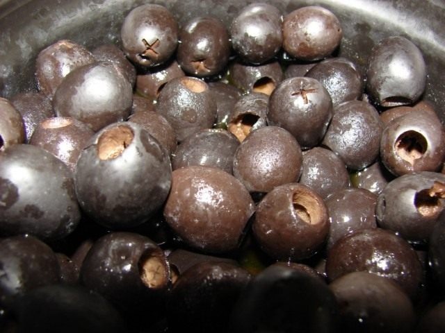 Експерти розповіли, як відрізнити стиглі маслини від штучно окислених оливок