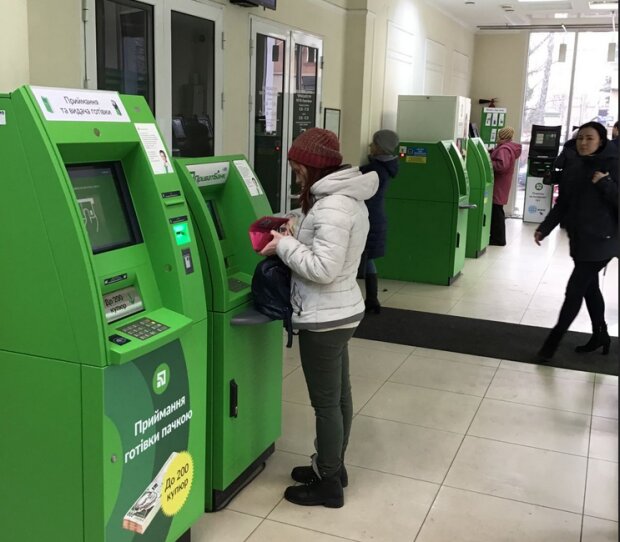 Проблемы с банкоматами ПриватБанка наблюдаются по всей стране: лучше не пользоваться