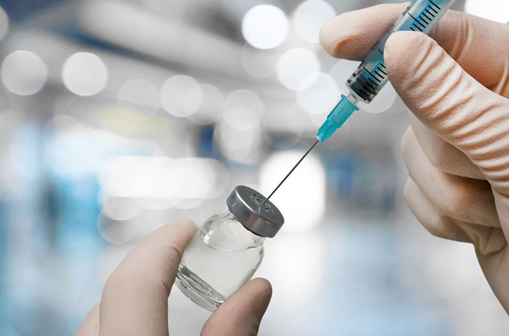 З 6 січня українці можуть отримати бустерну дозу вакцини: як записатися, і кому вона рекомендована