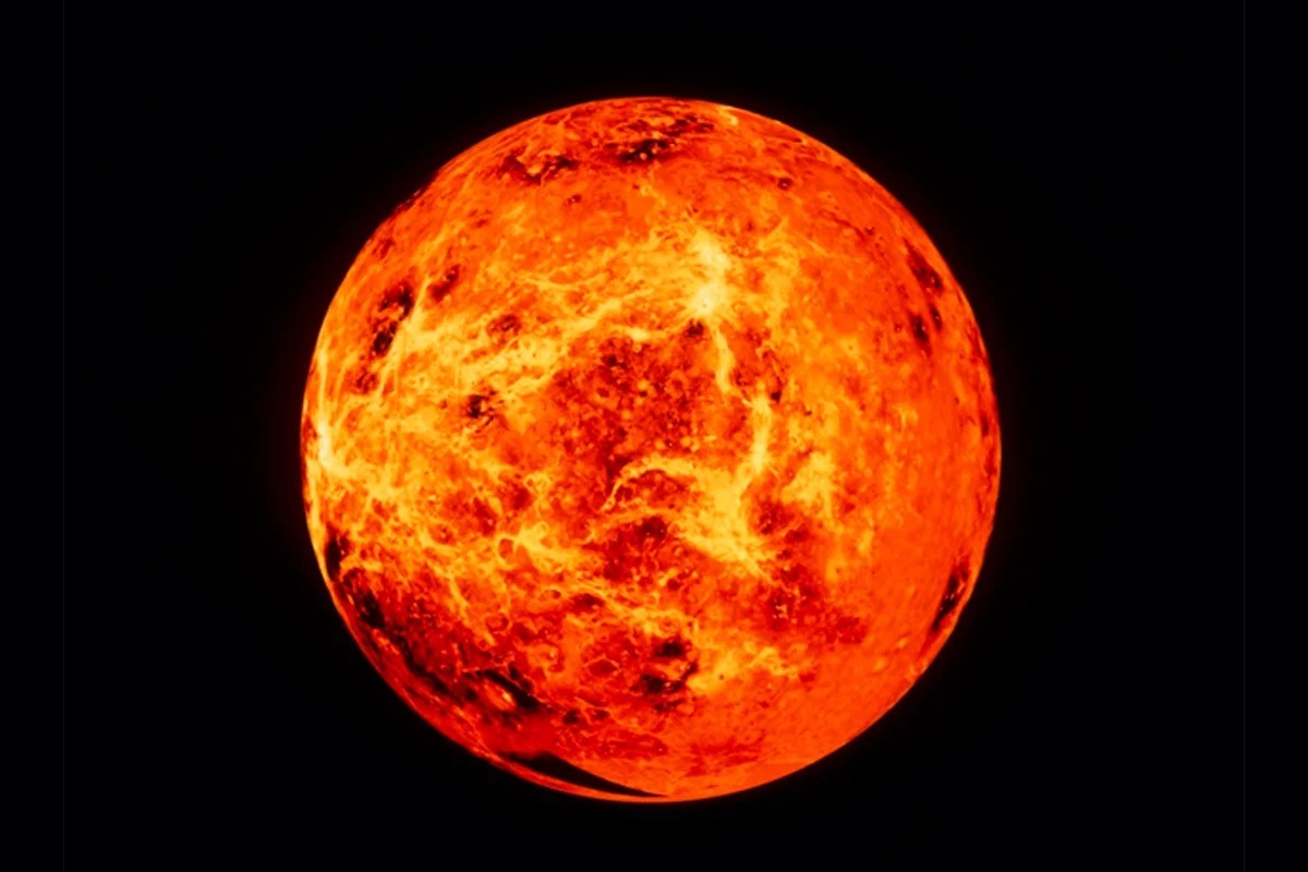 Чи є життя на Венері: 5 неймовірних фактів про планету