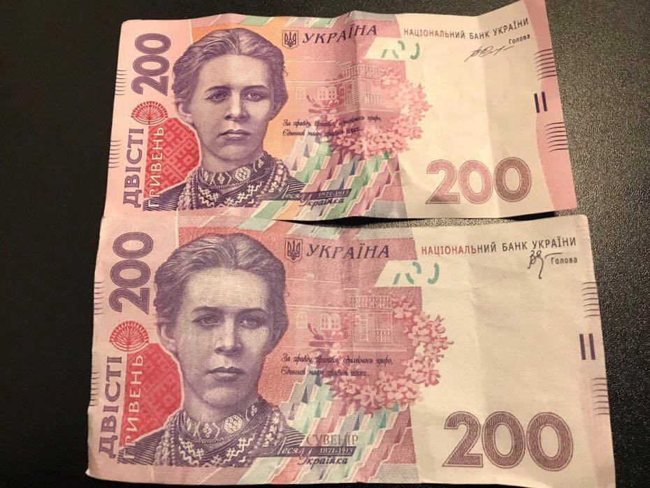 В Україні фальшиві гривні по 500 штук продають прямо через Нову пошту