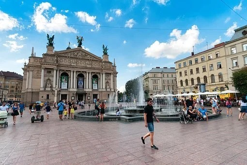 Стало відомо скільки туристів відвідало Україну у 2021 році