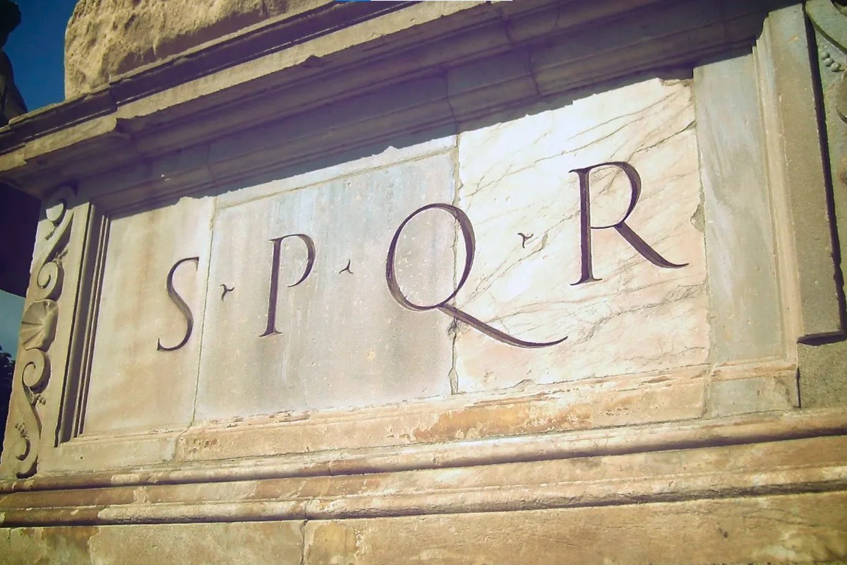 SPQR: стало відомо, чому ця абревіатура красувалася всюди у древніх римлян