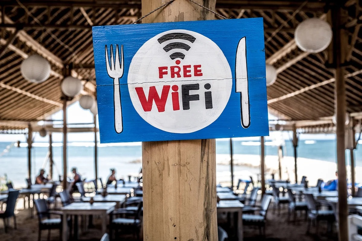 Українцям порадили вимикати функцію Wi-Fi у торгових центрах