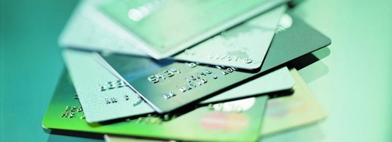 В яких випадках ваша дебетова картка може піти в мінус?