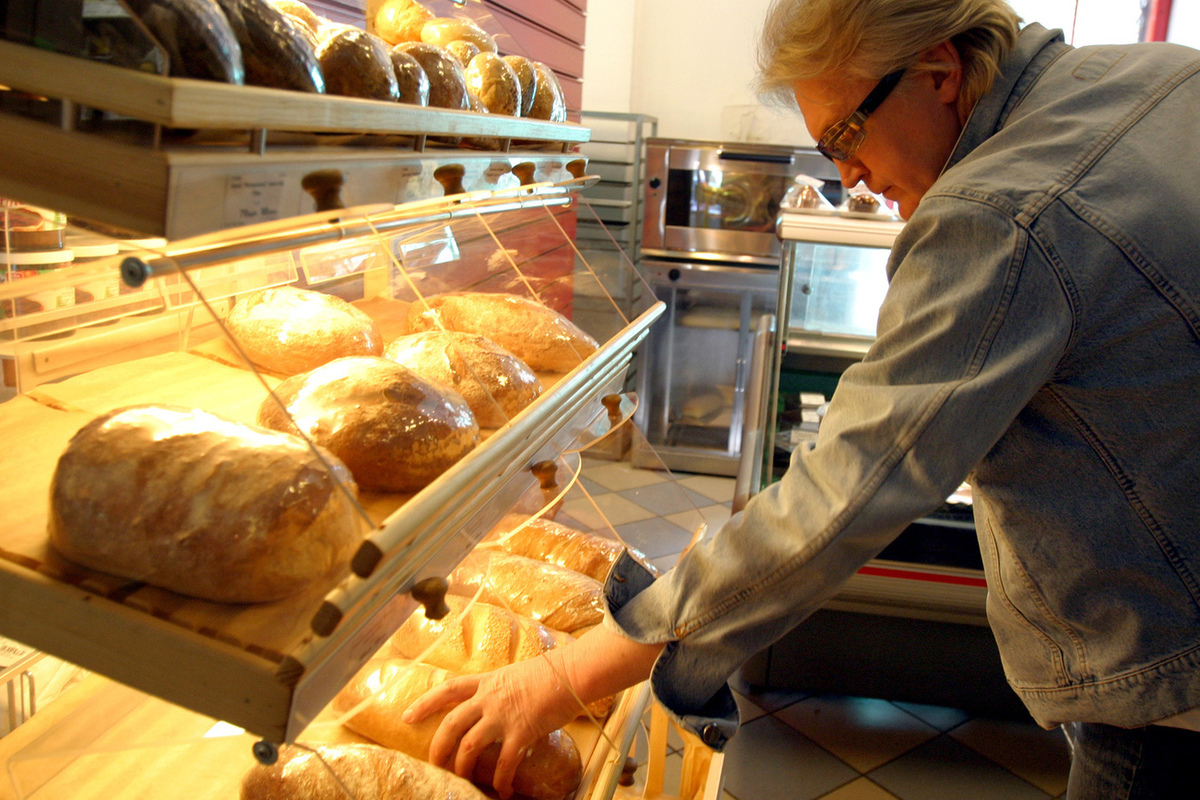Почти вдвое: украинцам обещают дорогой хлеб и сладости