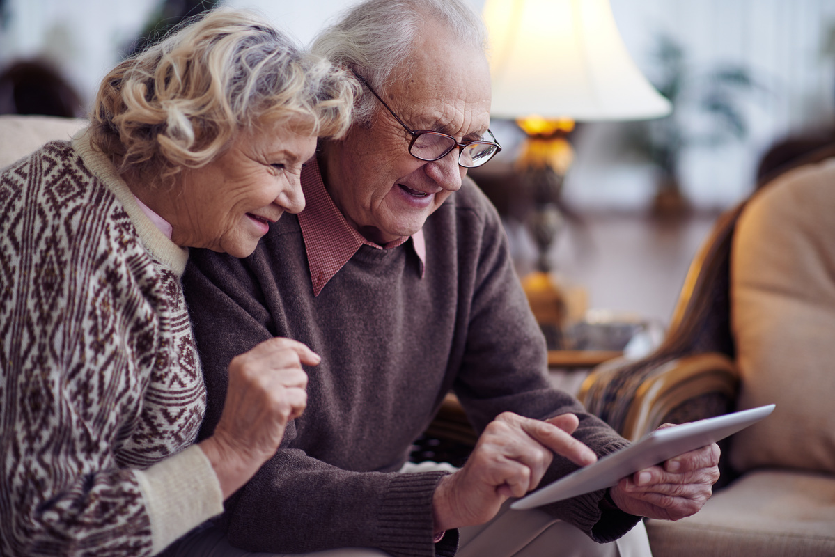 Для оформлення пенсії та соціальних виплат тепер потрібен лише смартфон: що слід знати