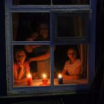 свічка на вікні