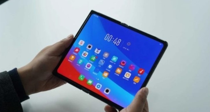 Samsung випустить свій перший складаний планшет