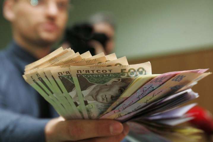 Украинцам готовы платить от 100 тыс. грн. в месяц: названы самые высокооплачиваемые вакансии