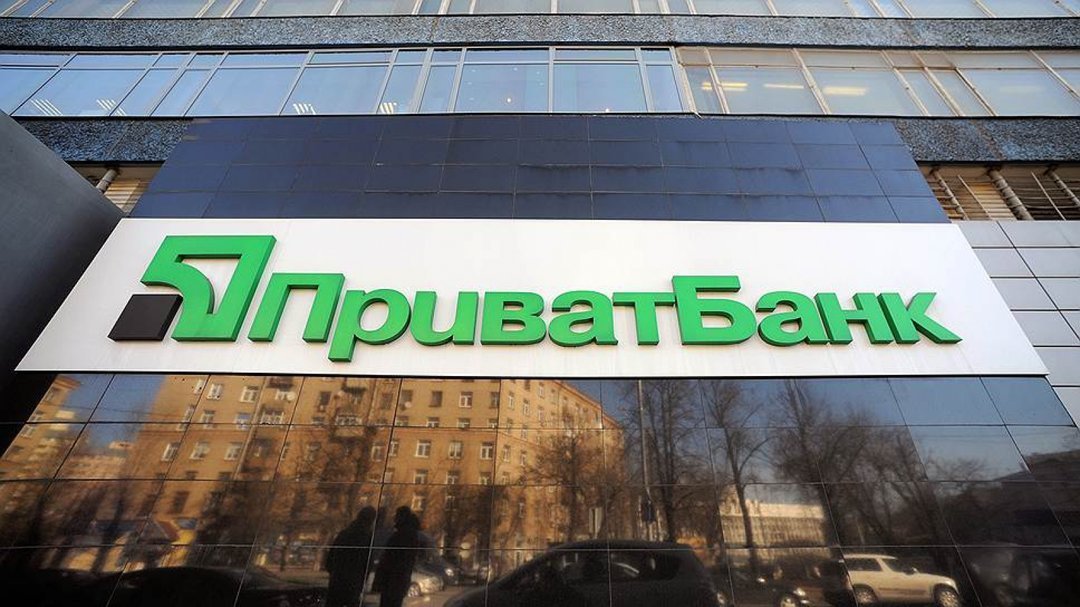 ПриватБанк та Ощадбанк розповіли, чи забирають українці в паніці свої гроші