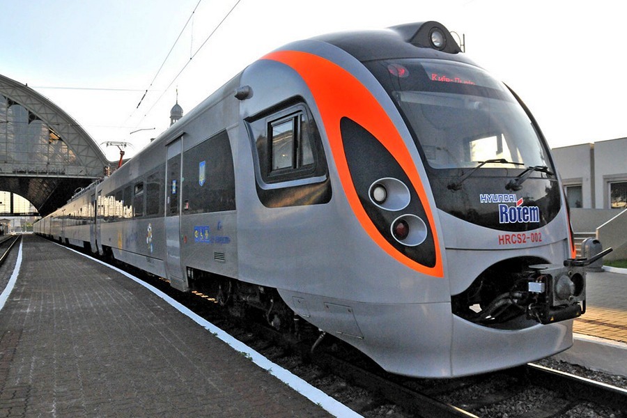Українцям розповіли про маловідомий спосіб їздити на потягах вполовину дешевше