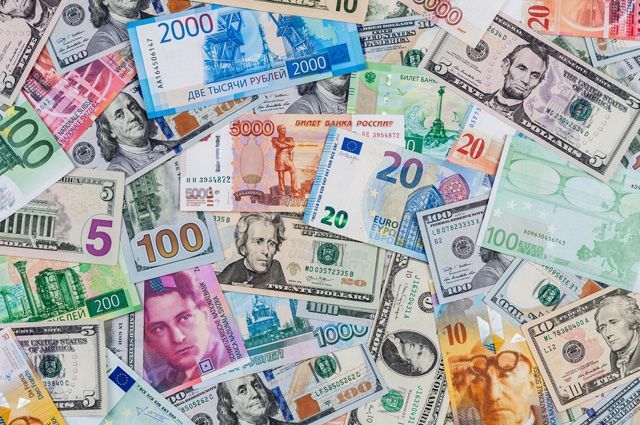 Право на помилку або чому українці невчасно обмінюють долари та гривні на єни, франки та фунти