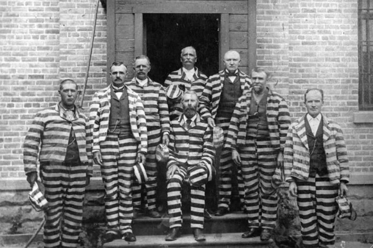 Стало відомо, чому в’язні раніше носили смугастий одяг