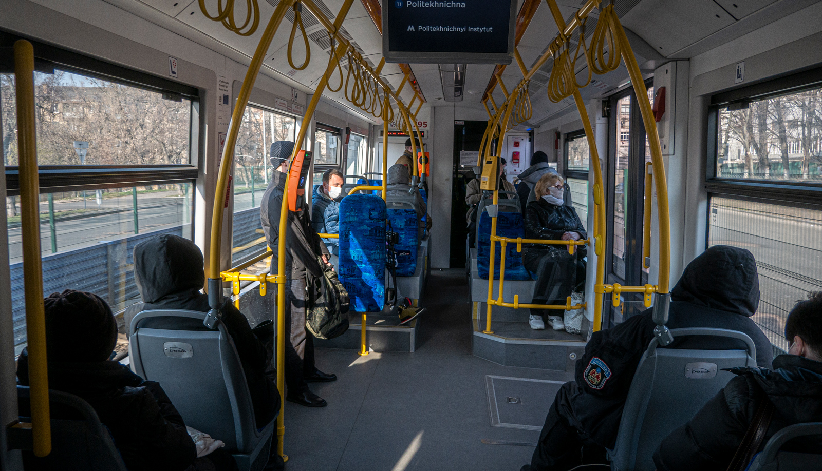 Значительная часть украинцев может не платить в общественном транспорте: о ком речь?
