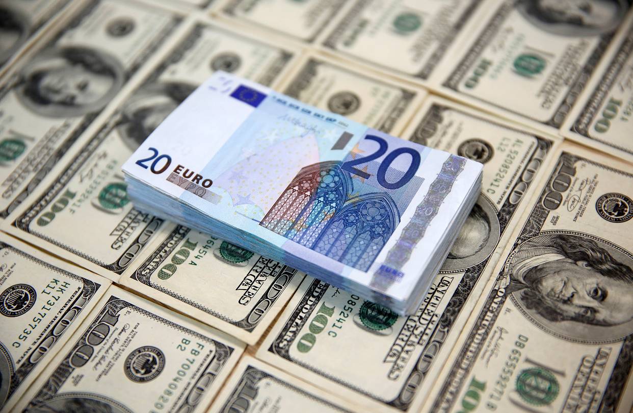 Евро бьет рекорды в Украине: как растет валюта в обменниках
