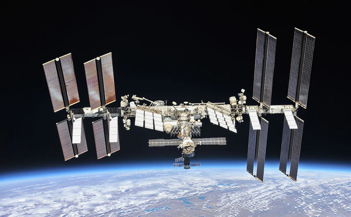 Чому апарати, що летять із МКС на Землю, не згоряють в атмосфері?