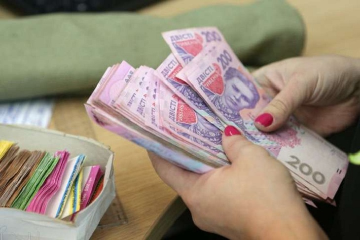 Пенсии украинцев пересчитают уже летом: кто получит больше
