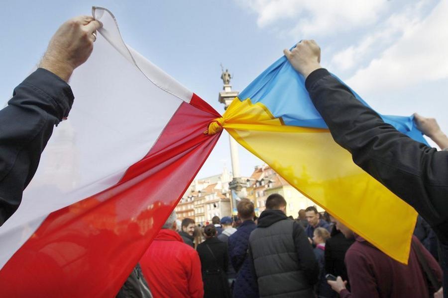 До 12 000 гривен одноразово: украинцы претендуют на новый вид помощи от Польши