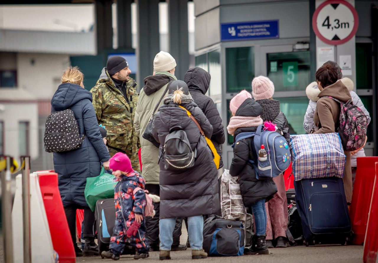 Стало відомо скільки українців хочуть залишитися закордоном назавжди: актуальна статистика