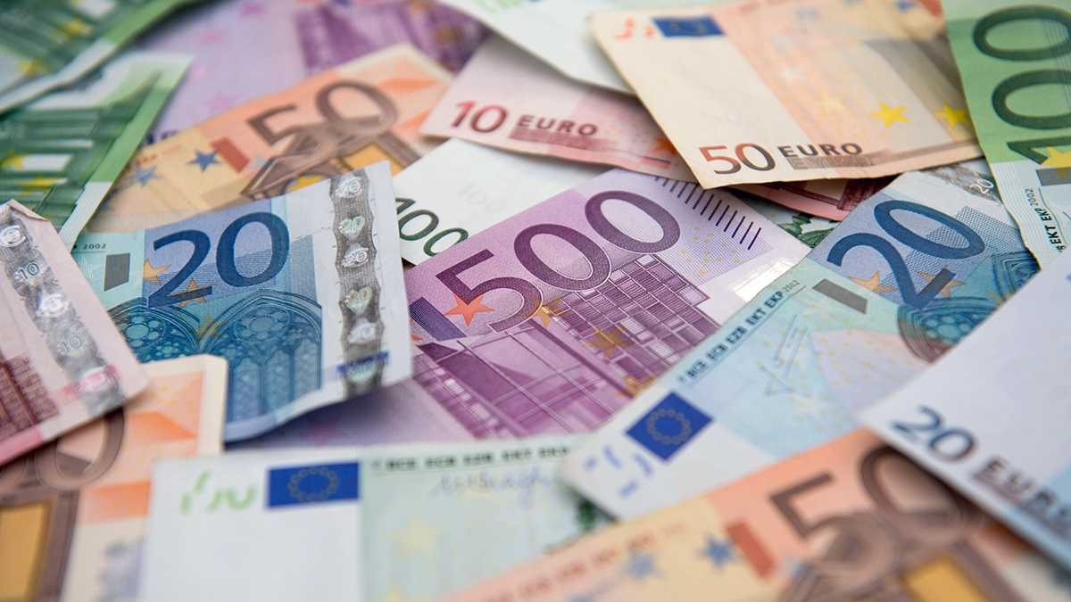 Євро летить вниз: курс валют на 17 червня