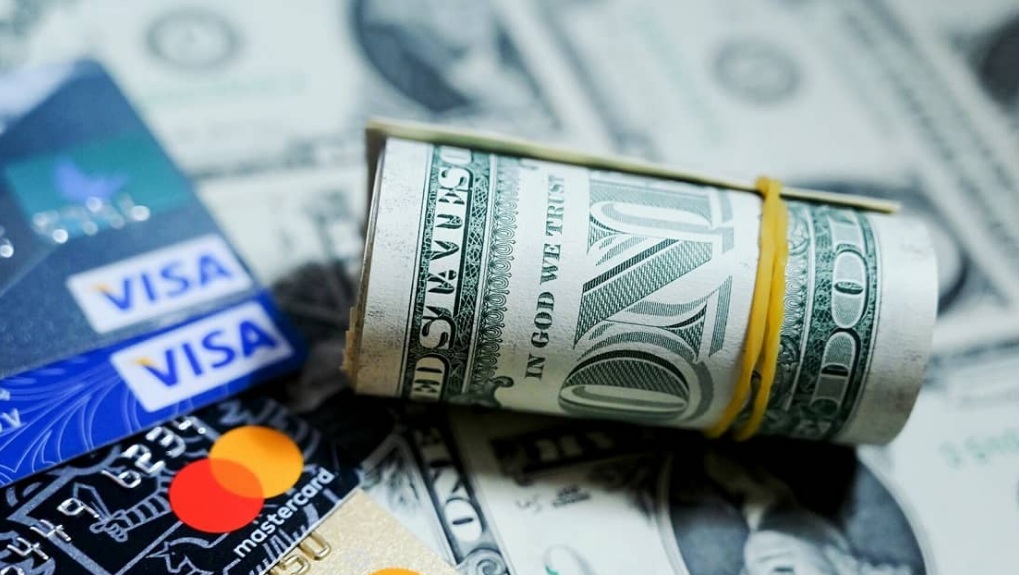 Доллар снова вырастет: эксперты рассказали, где остановится карточный курс
