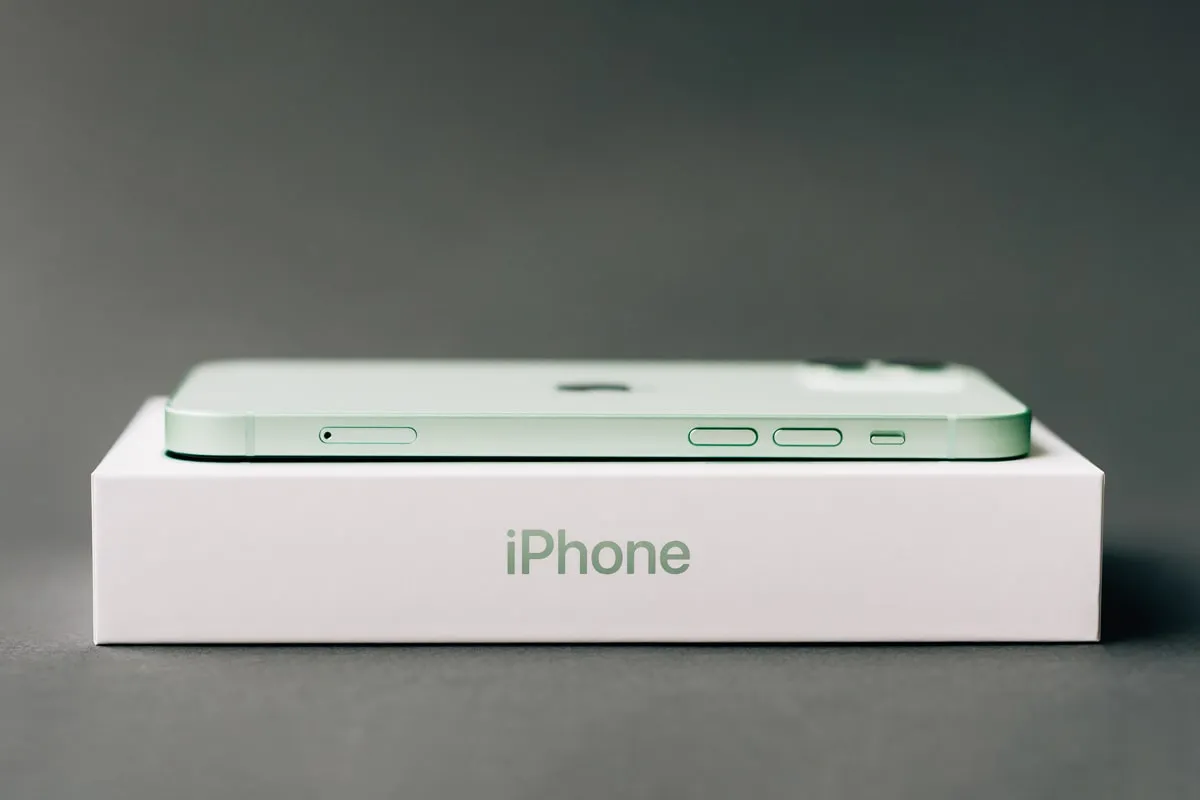 Фото коробок айфон 15. Айфон 12 коробка. Коробка айфон 12 Pro. Iphone 12 White. Apple iphone 12 Mini White.