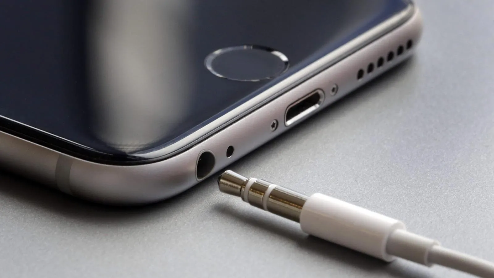 Не тільки навушники: 9 пристроїв, які можна під’єднати до міні-джеку в вашому смартфоні