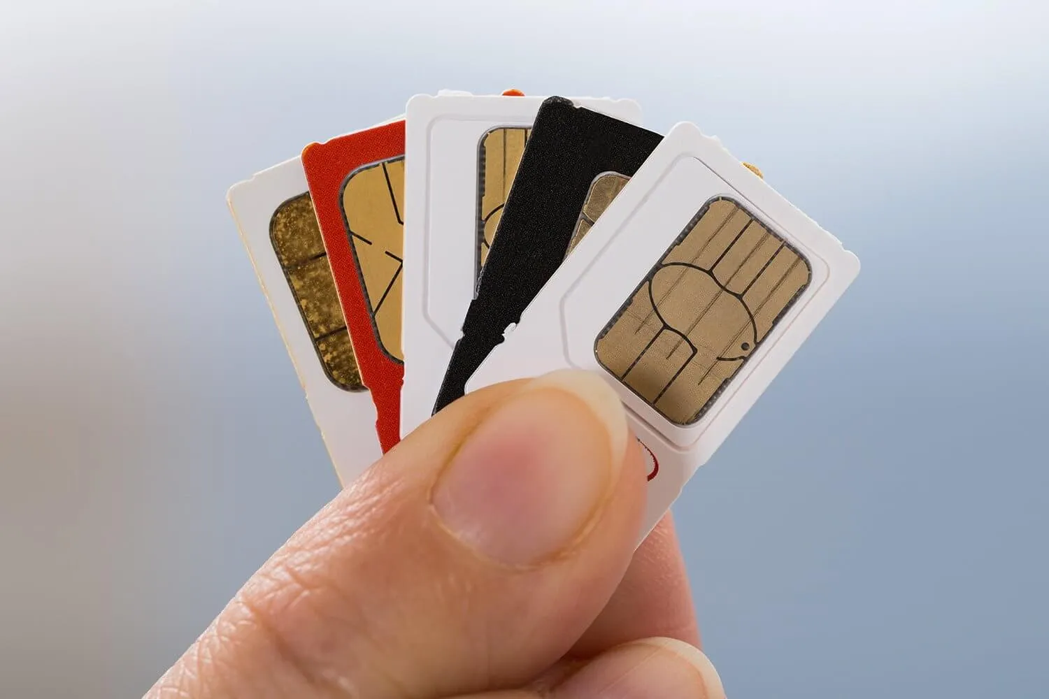 До уваги абонентів Київстар та Vodafone: шахраї розробили нову схему із SIM-картами