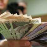 Деяким чиновникам підвищили зарплату: озвучено цифри