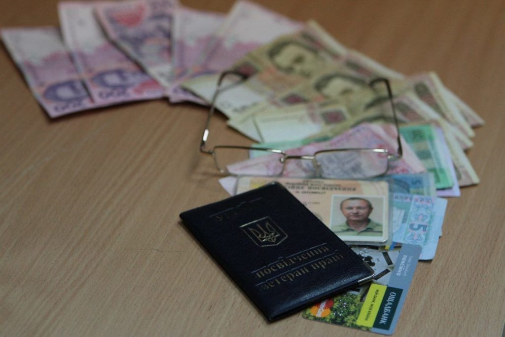 Части украинских пенсионеров выплатят сразу годовую пенсию: кому повезет