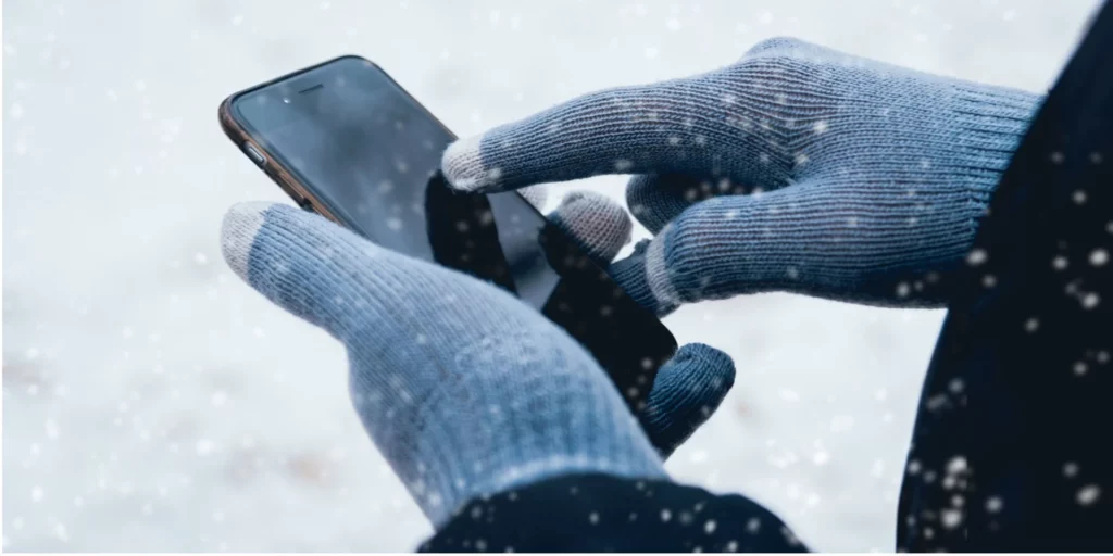 Телефон упал в снег и пропал звук | Пикабу