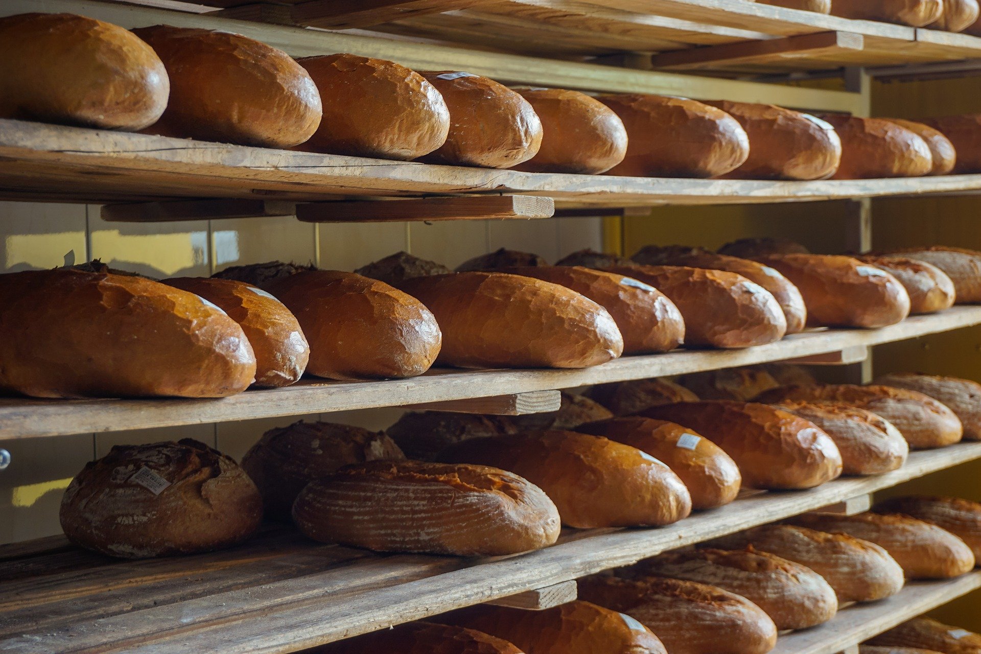 Українців попереджають про стрімке подорожчання хліба та ряду інших популярних продуктів