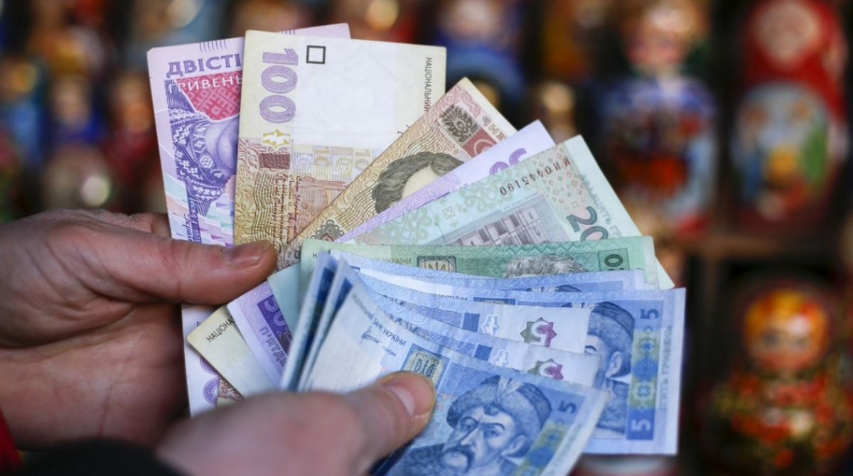 Некоторым из пенсионеров будут ежемесячно выплачивать по 150 гривен до основной выплаты