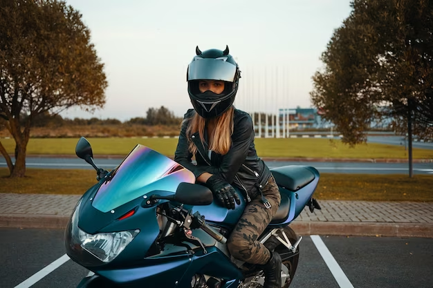 Особливості жіночих шоломів для мотоциклісток: стиль, комфорт, безпека | говорить Мотозілла