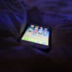 Телефон ліжко ніч